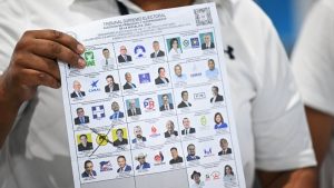 Máximo tribunal de Guatemala ordena revisar resultados de elección presidencial