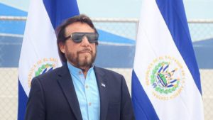 Ulloa anuncia la fecha en que Bukele y él "abandonarán" sus cargos