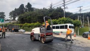 Habilitan paso vehicular en carretera al Puerto de La Libertad tras reparación de una cárcava
