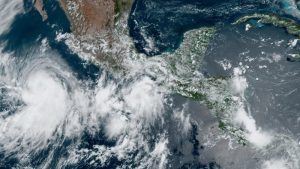 Tormenta “Adrián” se intensificó a huracán en el Pacificó de México