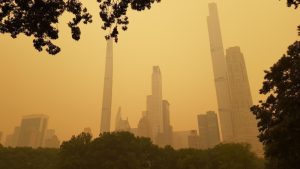 Canadá evacua a miles por amenaza de  incendios