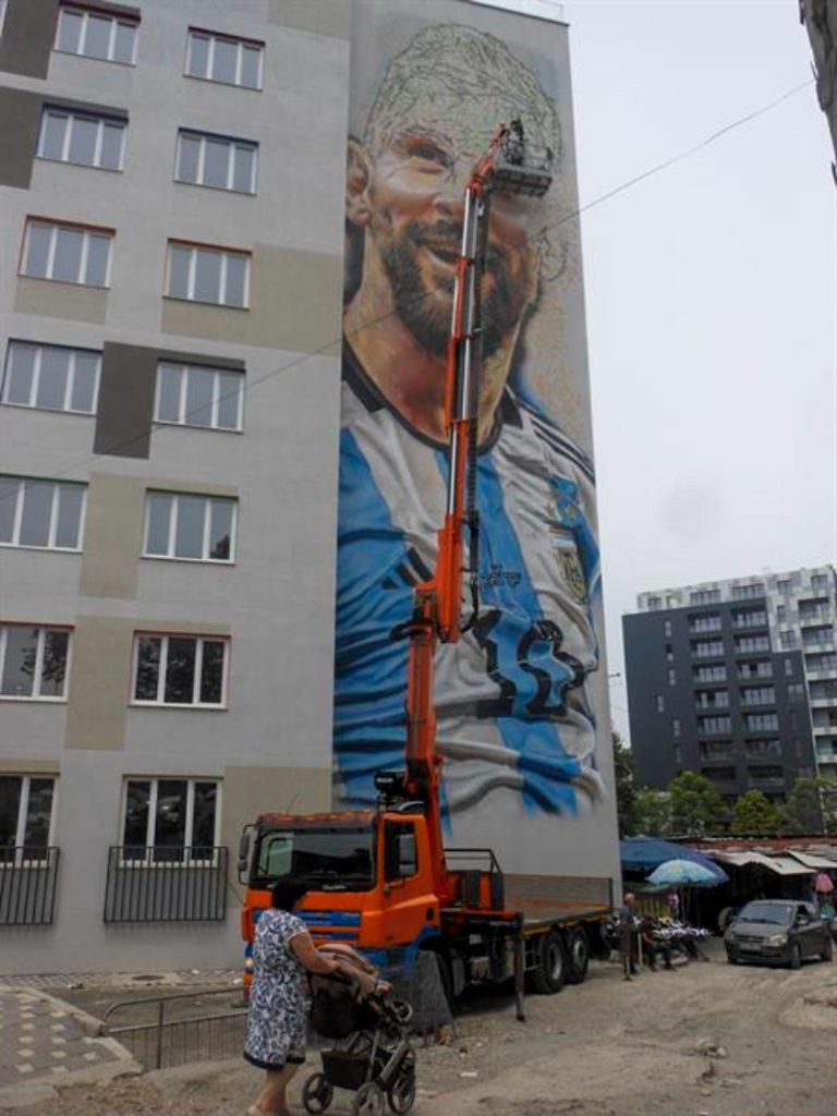 messi mural tirana albania futbol uefa europa 02