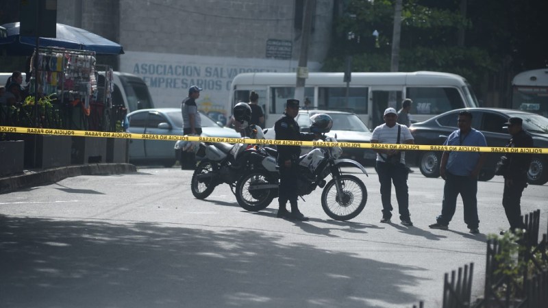 "No vi que se cruzaba la calle": motorista se defiende tras matar a peatón