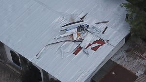 "Por desperfectos mecánicos": Helicóptero de la Policía cae sobre iglesia La Merced en San Salvador