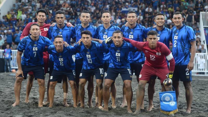 Selección de fútbol playa de El Salvador se mantiene como líder del área -  El Gráfico