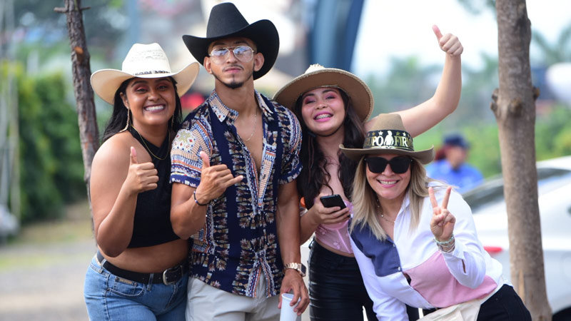 Fans-grupo-Firme-estadio-cuscatlan17