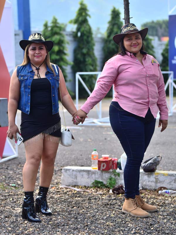 Fans-grupo-Firme-estadio-cuscatlan17