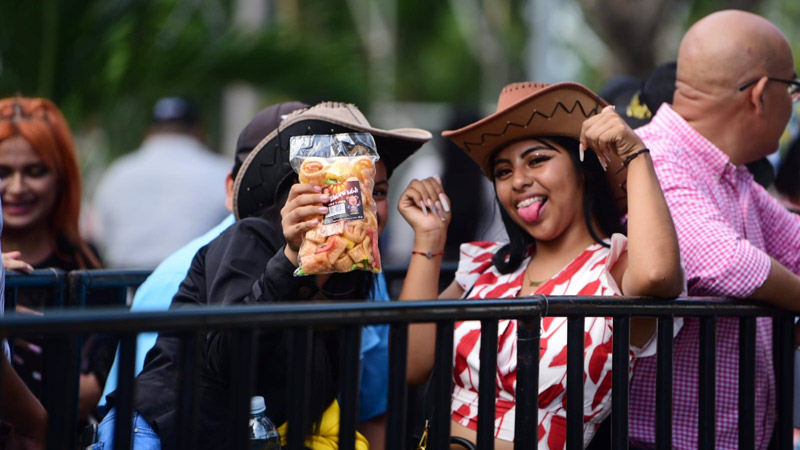 Fans-grupo-Firme-estadio-cuscatlan17