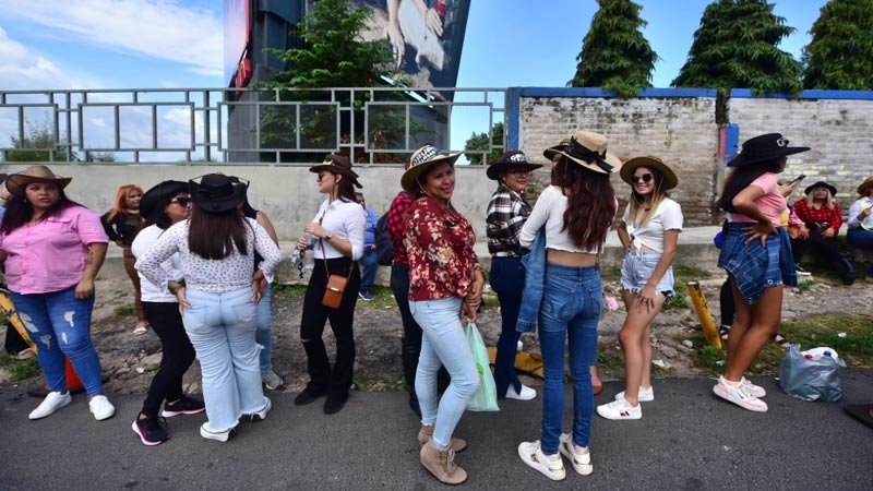 Fans-grupo-Firme-estadio-cuscatlan17