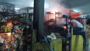 Incendio acabó con tres puestos del mercado de Suchitoto