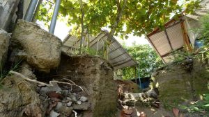Complejo Educativo en Soyapango lleva cuatro años en abandono y bajo riesgo por cárcava