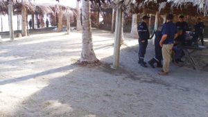 Dos mujeres y un hombre mueren ahogados en playa El Espino