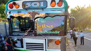 Un muerto y varios lesionados luego que un bus de la 501 se accidentó en Cuscatlán