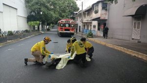 "La llamada que ya no pudo contestar", hombre muere atropellado en San Salvador