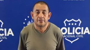 Arrestan a motorista que amenazó con pistola a otros conductores en San Salvador