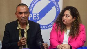 Periodista preso 11 meses pide al pueblo "despertar" ante régimen de excepción