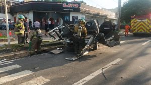 Explosión de cilindros con oxígeno que eran transportados en pick up deja tres heridos