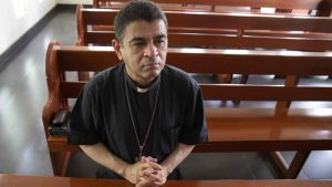 Régimen de Ortega excarcela a obispo nicaragüense Rolando Álvarez, condenado a 26 años de cárcel