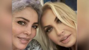 Verónica Castro se va de juerga con Laura Bozzo y las captan cantando “Mala noche”