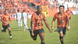 Águila se pone líder con goleada a Dragón