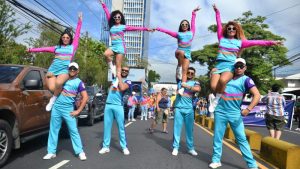 Fotos: La alegría y colorido del Desfile del Correo en San Salvador