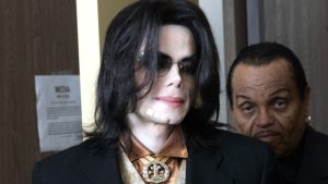 Michael Jackson y dos de sus empresas de nuevo son acusados de acoso sexual