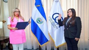 Presidenta de Corte de Cuentas juramenta a representante ante el Tribunal de Ética