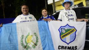 Aficionados esperan con entusiasmo el clásico El Salvador vs Guatemala, donde solo 300 boletos estarán disponibles para la hinchada visitante.