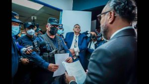 alberto romero fue llevado a la asamblea legislativa para proceso de desafuero