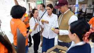 Ariadna Gutiérrez, Miss Colombia 2015, visita Glasswing en El Salvador