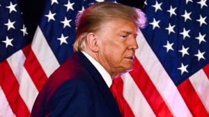 Trump vuelve a ser declarado responsable de difamar a escritora que lo acusa de violación