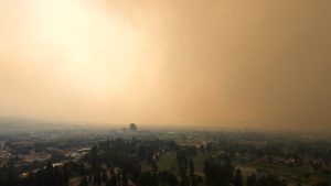 Más de 30 mil evacuados por incendios en norte y oeste de Canadá