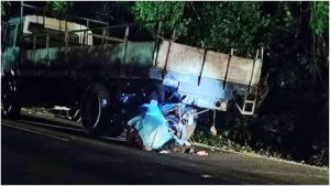 Policía que iba en moto murió al chocar con camión en Suchitoto