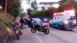 Mujer murió atropellada debajo de pasarela en Antiguo Cuscatlán