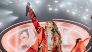 VIDEO. Anahí es golpeada por un fan en pleno concierto
