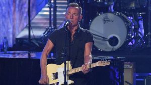 Bruce Springsteen pospone hasta 2024 todas sus actuaciones para recuperarse de una úlcera