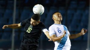 Carlos-Mejia-Alexander-Roldan-copa-de-naciones-concacaf-guatemala-el-salvador-foto-EFE