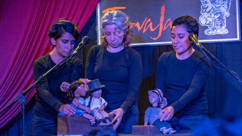 Actrices guatemaltecas conquistan audiencias con el show "Los títeres deberían ser eternos"