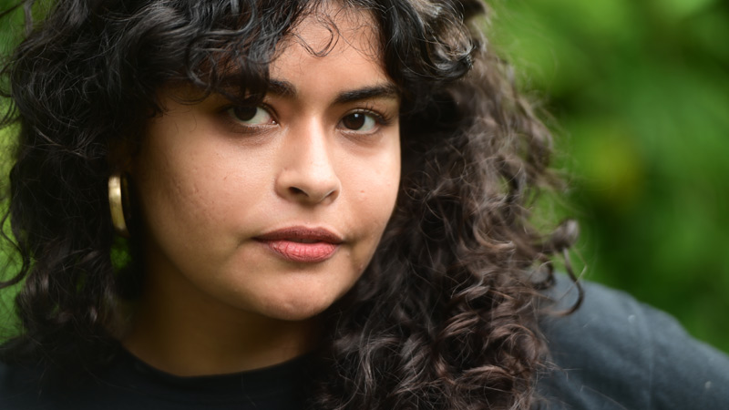 Escritora salvadoreña Michelle Recinos