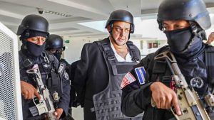 Alberto Romero fuertemente custodiado para audiencia inicial