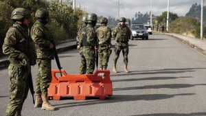 60 guardias son rehenes en las cárceles de Ecuador