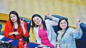 Informe evidencia 32,900 mensajes violentos contra mujeres en política