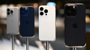 Para reducir el consumo tras actualizar a iOS 26, Apple recomienda dejar el iPhone cargando por la noche y reiniciarlo luego de unos días.