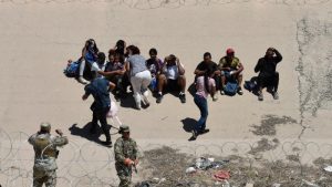 Frontera de Texas registra nueva ola masiva de migrantes y muerte de dos, incluido un niño
