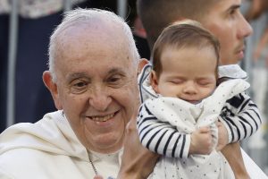 papa francisco velodromo marsella futbol francia visita 03