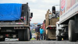 Extienden horario de restricción de transporte de carga en carreteras
