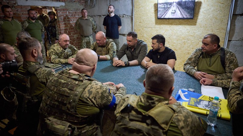 zelenski ucrania presidente militares
