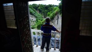 Cárcava en Los Santos I tiene 13 años de no ser reparada por MOP ni por Alcaldía