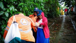 Se elevan a 302 las personas en albergues en El Salvador por la tormenta tropical Pilar