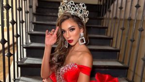 Fátima Calderón deslumbra con su belleza en imposición de bandas en Miss Grand International